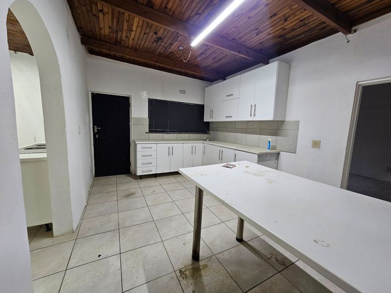 Centrally Located, Large House - Photo 7