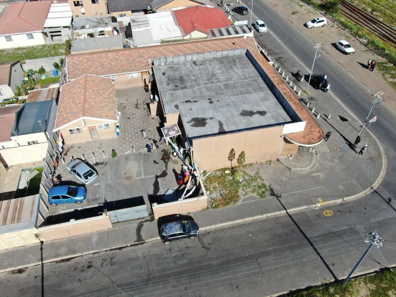 Investor's Dream! This property is perfect for an Investor looking for immediate returns  - Photo 1
