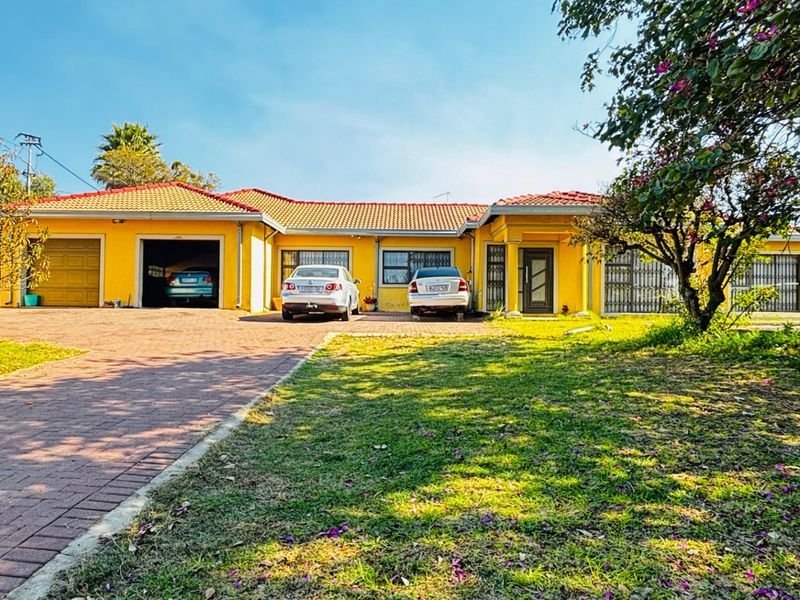 Sunlit family home in Tulisa Park - Photo 1
