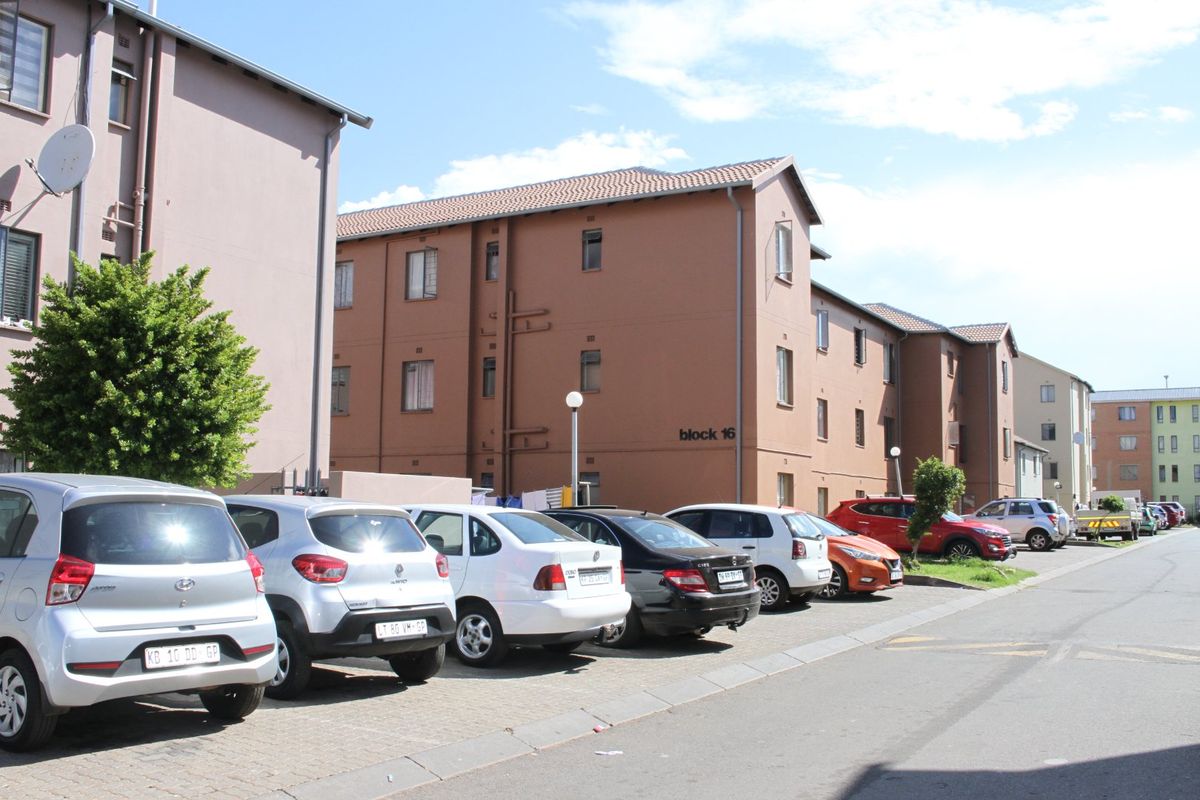 3 Bedroom Flat on the Ground Floor - Photo 4