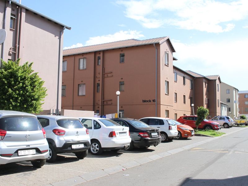 3 Bedroom Flat on the Ground Floor - Photo 4