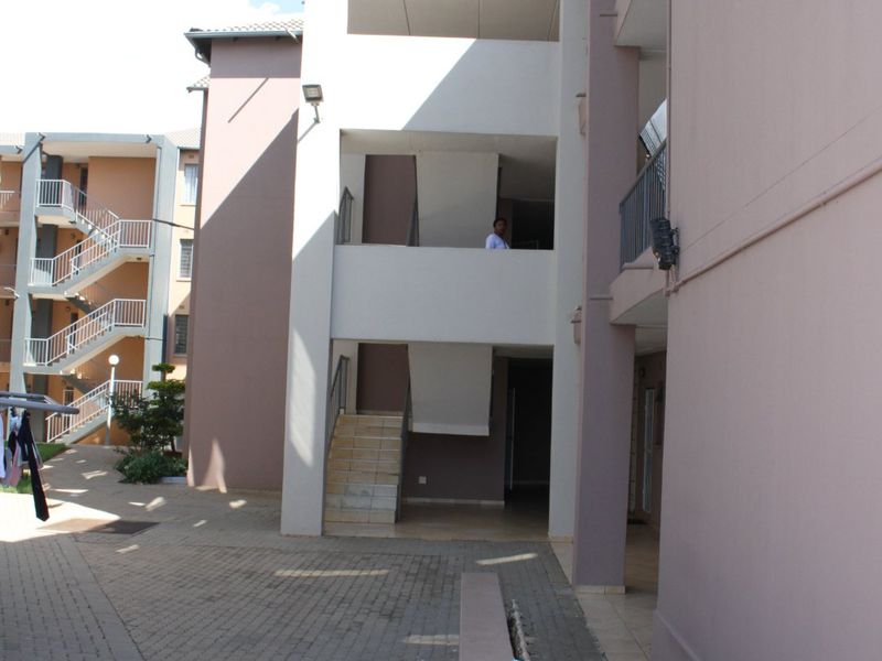 3 Bedroom Flat on the Ground Floor - Photo 1