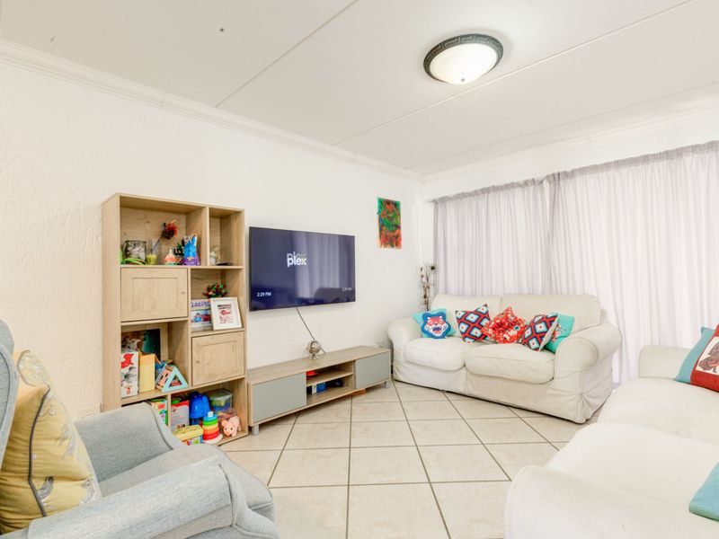 98m2 2 Bedroom Apartment in Boomed Off Road - Photo 1