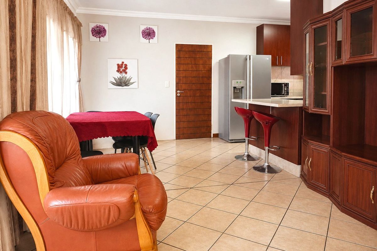 3-Bed Duplex Townhouse in Silver Acres with Private Garden - Photo 3