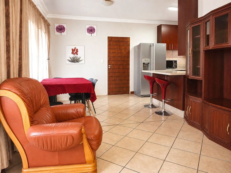 3-Bed Duplex Townhouse in Silver Acres with Private Garden - Photo 3