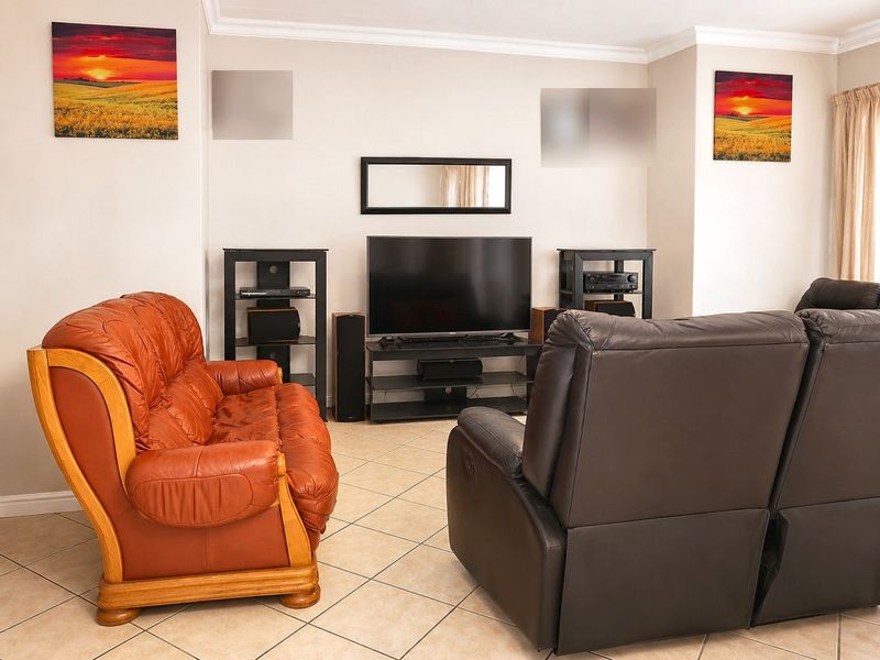 3-Bed Duplex Townhouse in Silver Acres with Private Garden - Photo 4