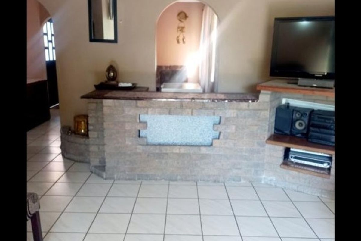 Welcoming 3 Bed, 2 Bath Family Home in Hillary - Photo 5