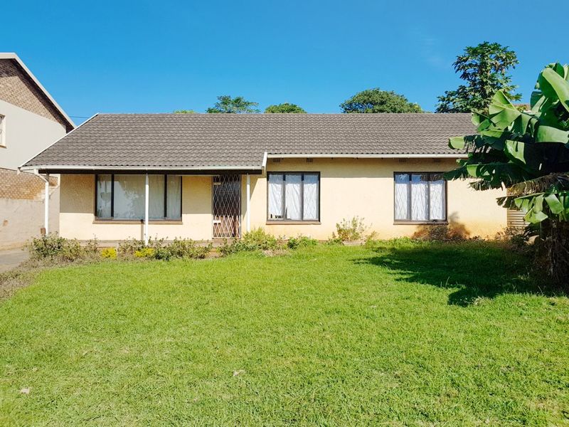 Three-Bedroom Home with Two Income-Producing Cottages - Photo 1
