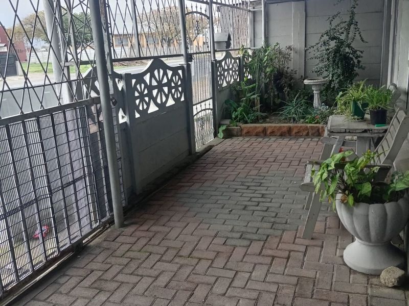 Two bedroom fully enclosed property located in Kleinvlei - Photo 1