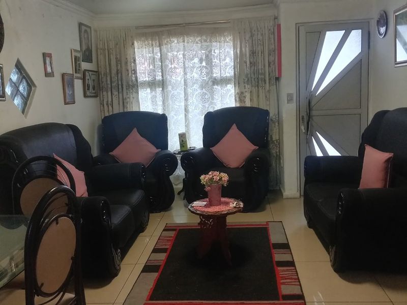 Two bedroom fully enclosed property located in Kleinvlei - Photo 9