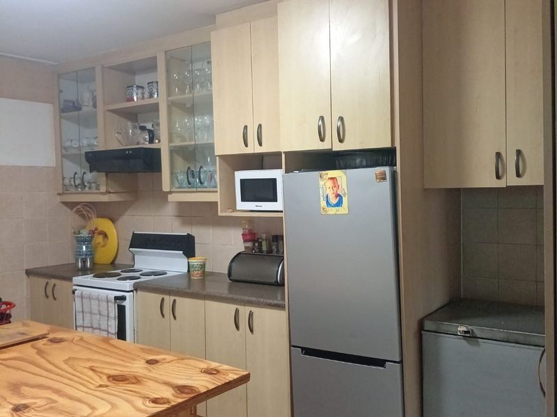 Two bedroom fully enclosed property located in Kleinvlei - Photo 7