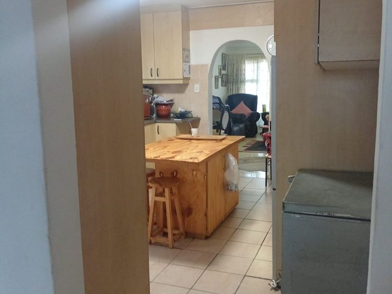 Two bedroom fully enclosed property located in Kleinvlei - Photo 6