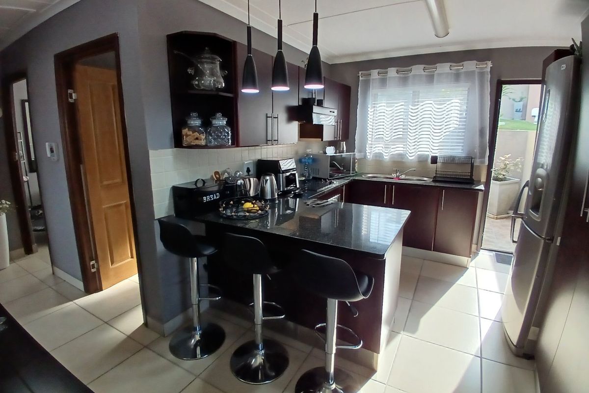 Cosy Townhouse... Popular Complex !!! - Photo 2