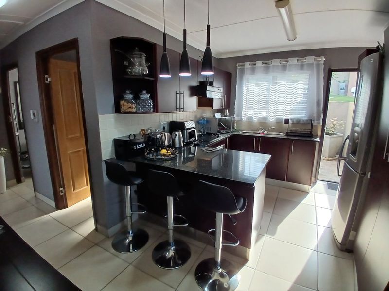 Cosy Townhouse... Popular Complex !!! - Photo 2