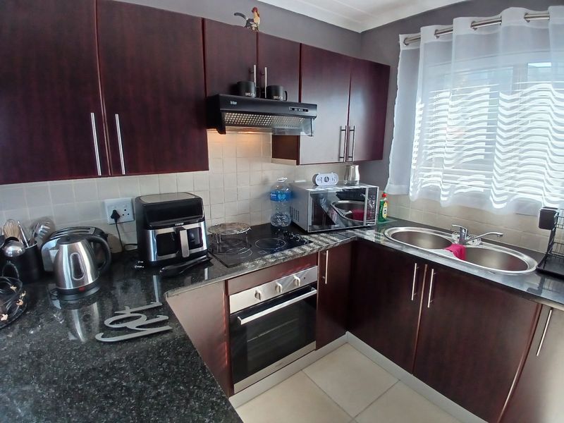 Cosy Townhouse... Popular Complex !!! - Photo 4