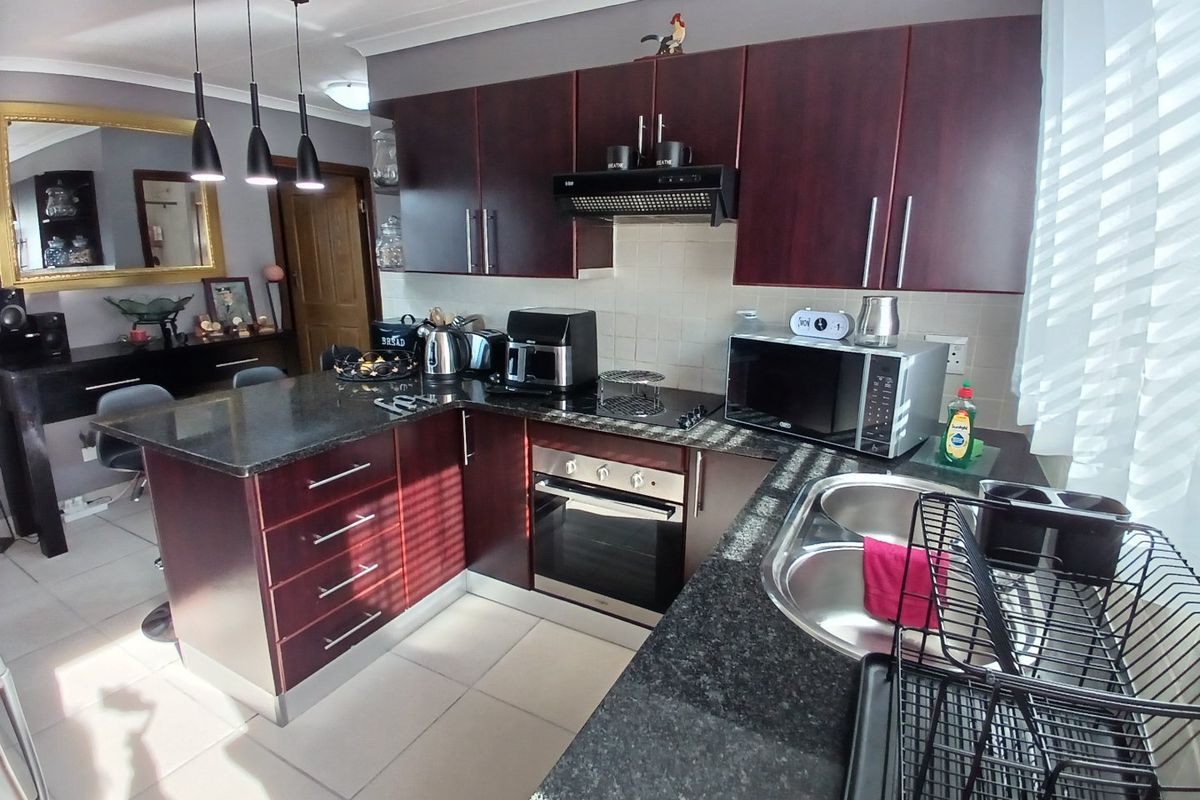 Cosy Townhouse... Popular Complex !!! - Photo 3