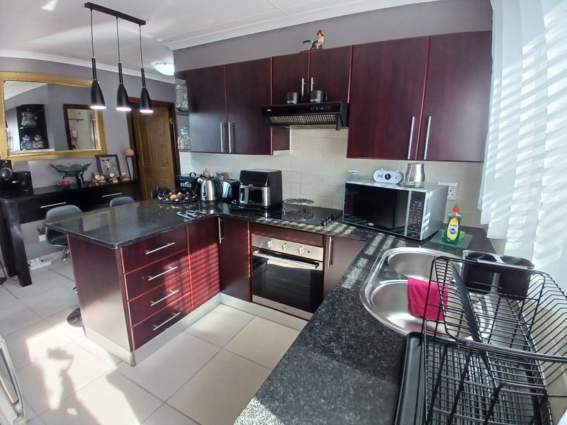 Cosy Townhouse... Popular Complex !!! - Photo 3