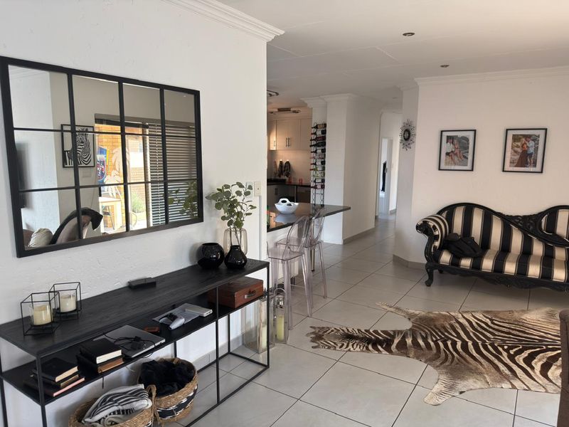A Beautiful Cluster Home in a Secure Haven   - Photo 2
