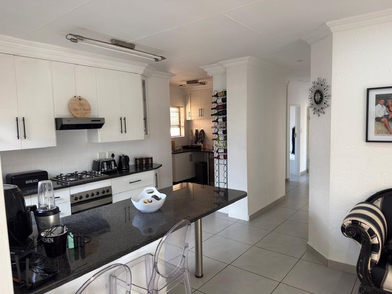 A Beautiful Cluster Home in a Secure Haven   - Photo 6