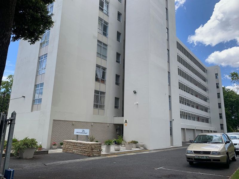 1 Bedroom Apartment in Wynberg Upper - Photo 1
