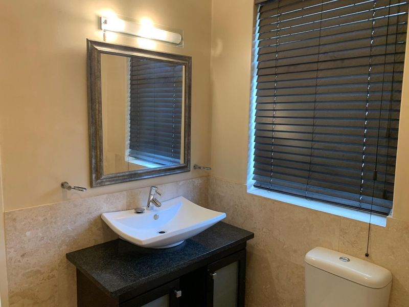 1 Bedroom Apartment in Wynberg Upper - Photo 10
