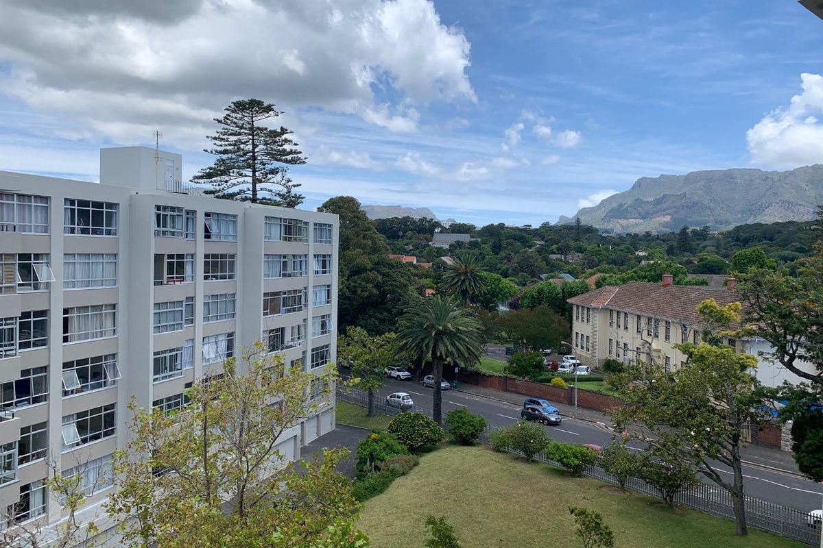 1 Bedroom Apartment in Wynberg Upper - Photo 2