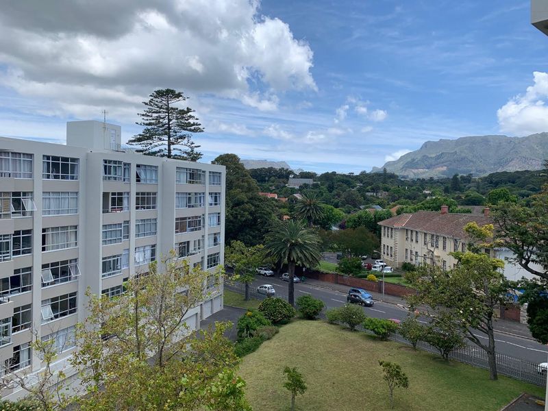 1 Bedroom Apartment in Wynberg Upper - Photo 2