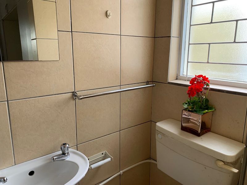 Studio Apartment in Separate Flatlet on Shared Property  - Photo 10