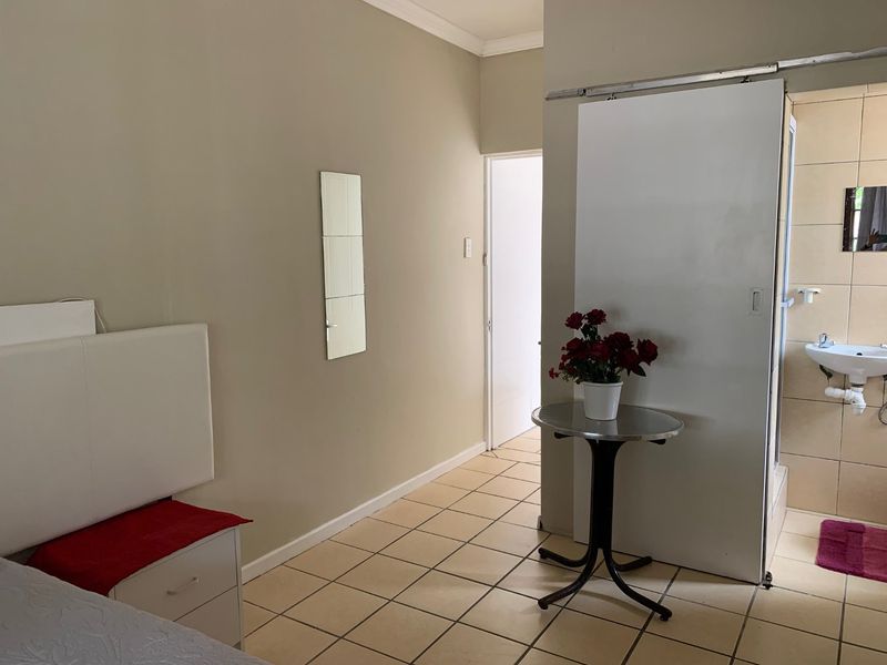 Studio Apartment in Separate Flatlet on Shared Property  - Photo 8