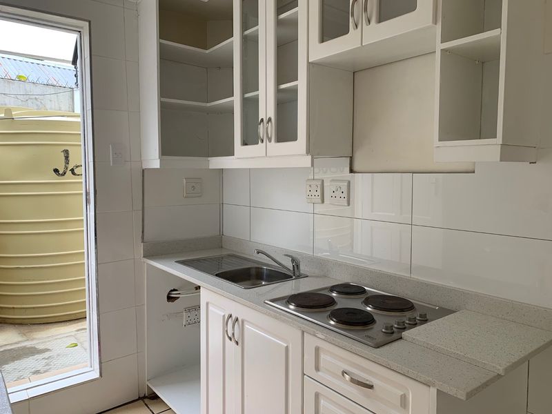 Studio Apartment in Separate Flatlet on Shared Property  - Photo 5