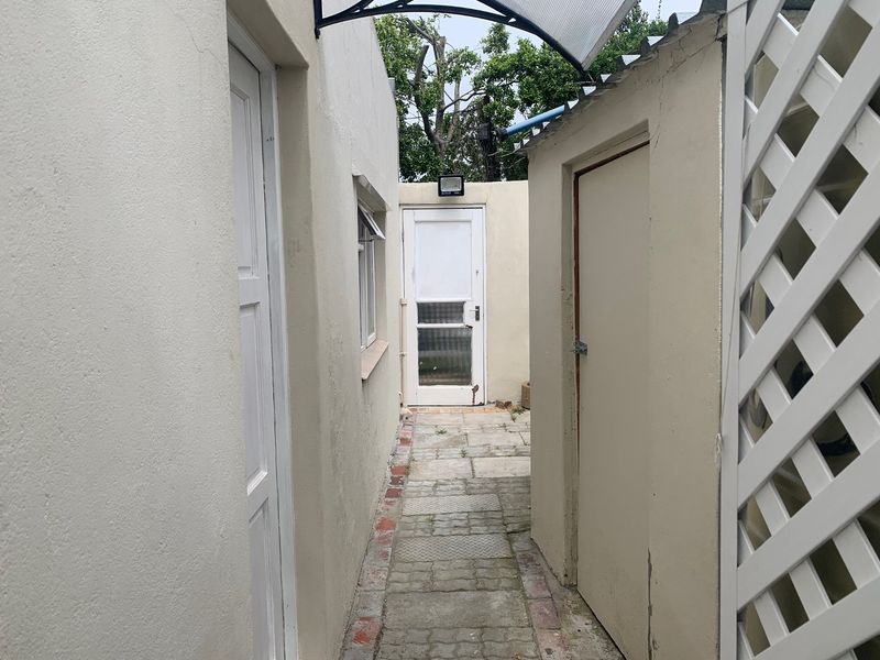Studio Apartment in Separate Flatlet on Shared Property  - Photo 3