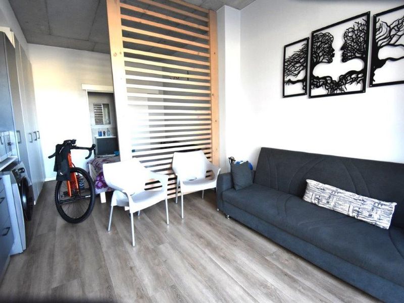 Studio Apartment For Sale in Thornton - Photo 6