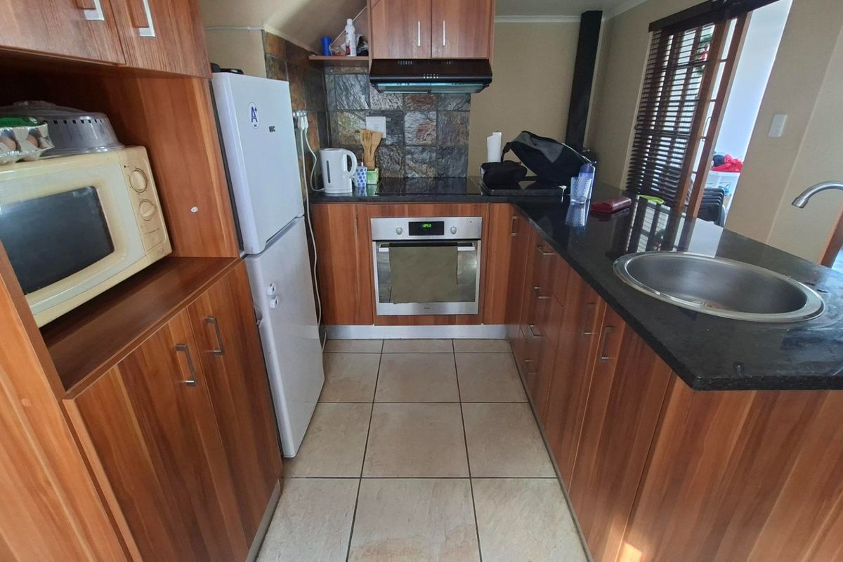 3 Bedroom Duplex Home in Shelley Point – Walking Distance to the Beach - Photo 4
