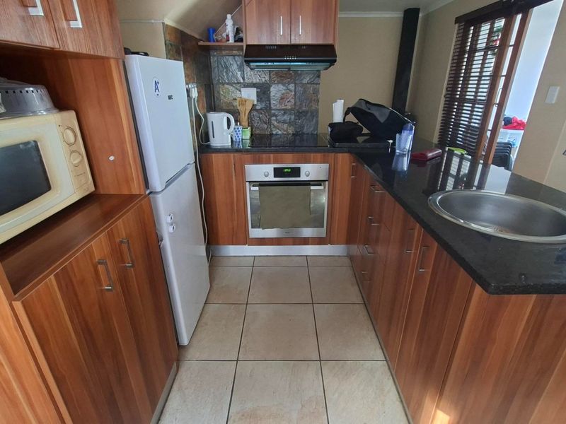 3 Bedroom Duplex Home in Shelley Point – Walking Distance to the Beach - Photo 4