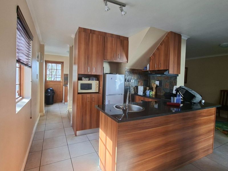 3 Bedroom Duplex Home in Shelley Point – Walking Distance to the Beach - Photo 3