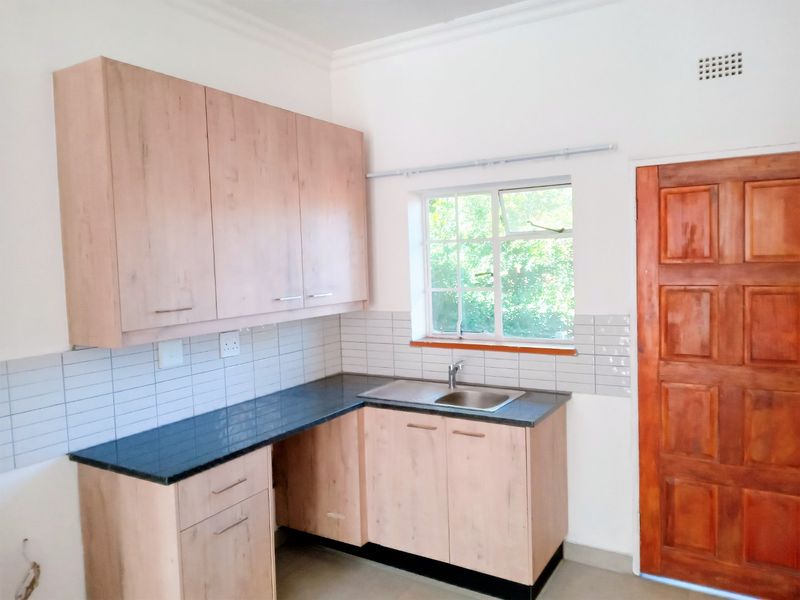 2 Bedroom 1 Bathroom Apartment Florida - Photo 3