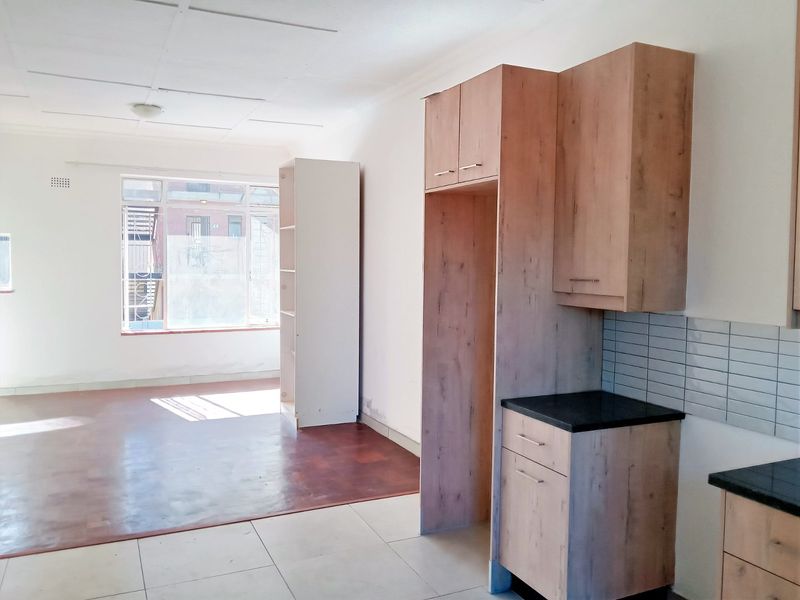 2 Bedroom 1 Bathroom Apartment Florida - Photo 4