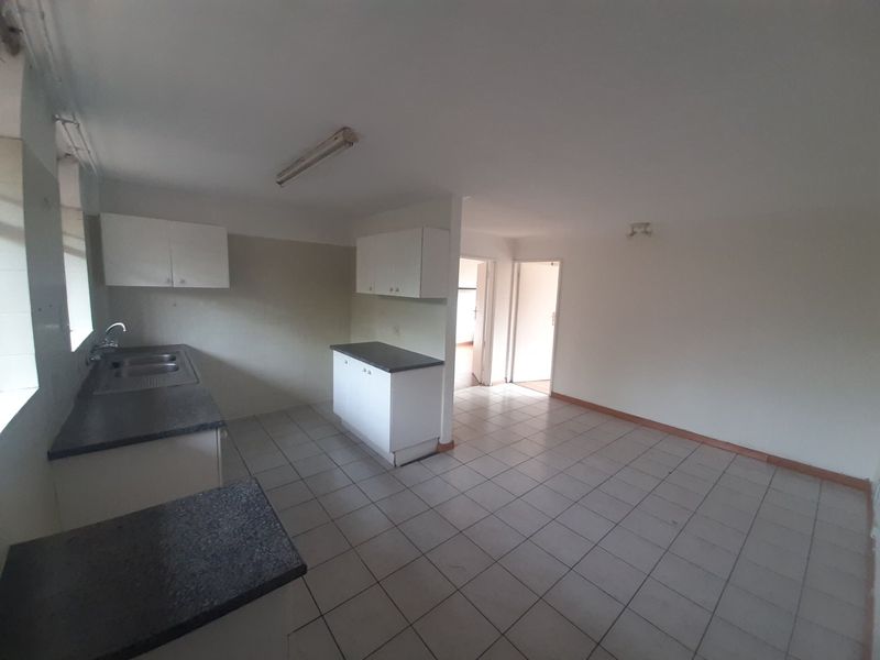 Discover Refined Living: An Exquisite Two-Bedroom Residence in Secure Hatfield - Photo 2