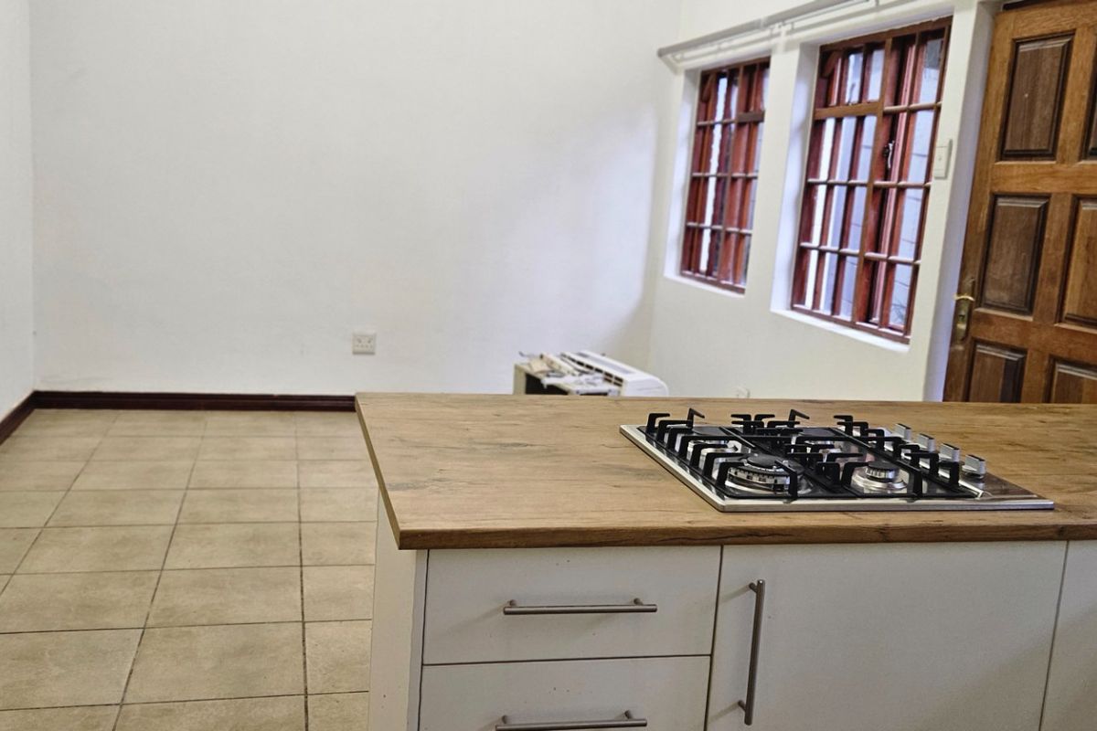 Spacious 1-Bedroom Cottage – Fibre Included!!! - Photo 3