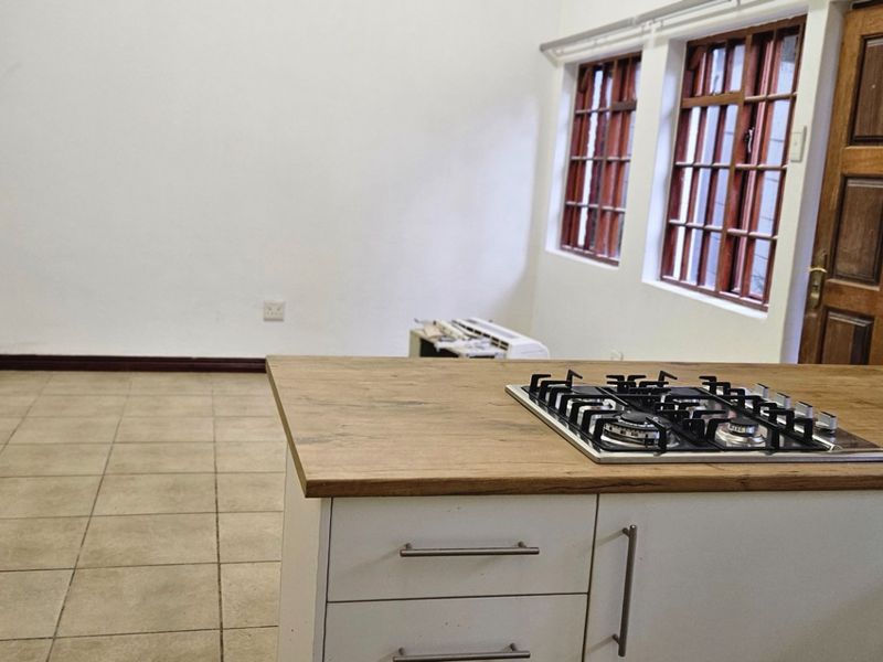 Spacious 1-Bedroom Cottage – Fibre Included!!! - Photo 3