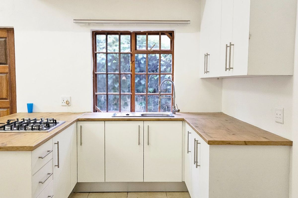 Spacious 1-Bedroom Cottage – Fibre Included!!! - Photo 4