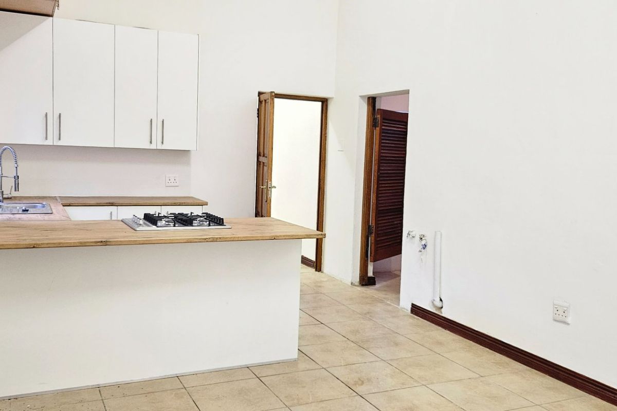 Spacious 1-Bedroom Cottage – Fibre Included!!! - Photo 2