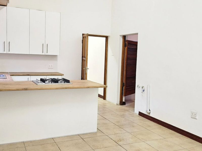 Spacious 1-Bedroom Cottage – Fibre Included!!! - Photo 2