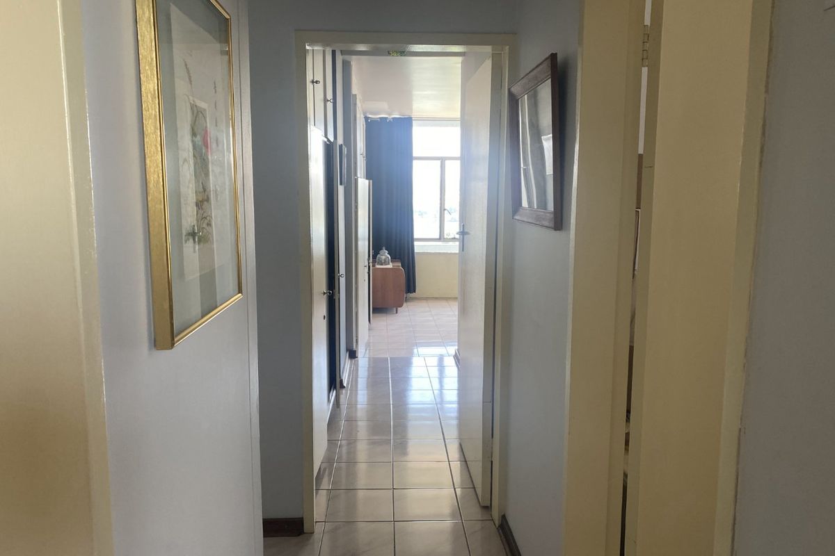 To let from 1 July 2026, spacious 3 bedroom 2 bathroom apartment in Lake Club Flats - Photo 4