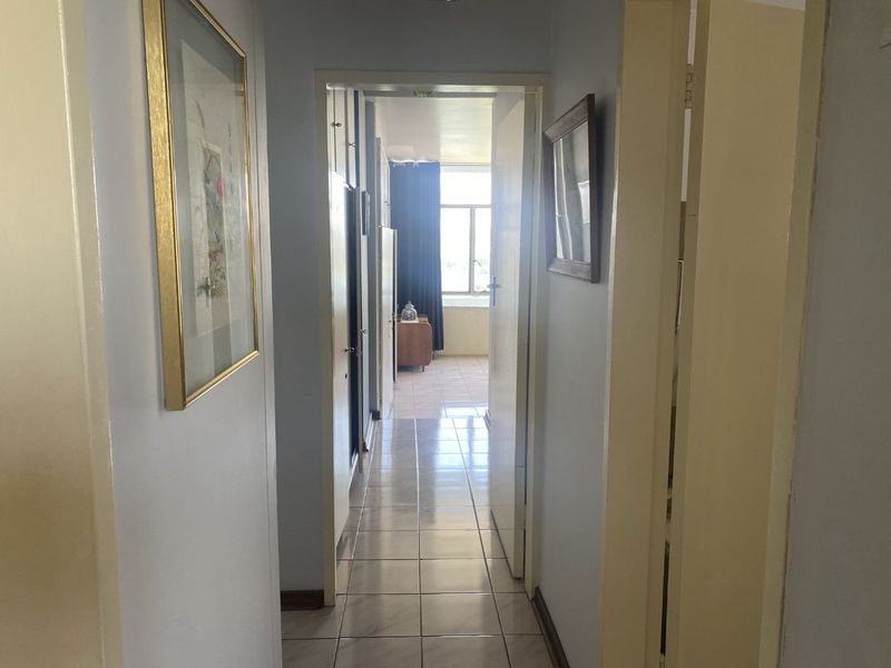 To let from 1 July 2026, spacious 3 bedroom 2 bathroom apartment in Lake Club Flats - Photo 4