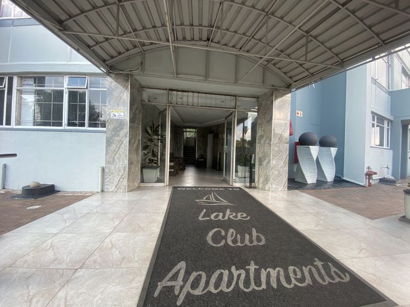 To let from 1 July 2026, spacious 3 bedroom 2 bathroom apartment in Lake Club Flats - Photo 1
