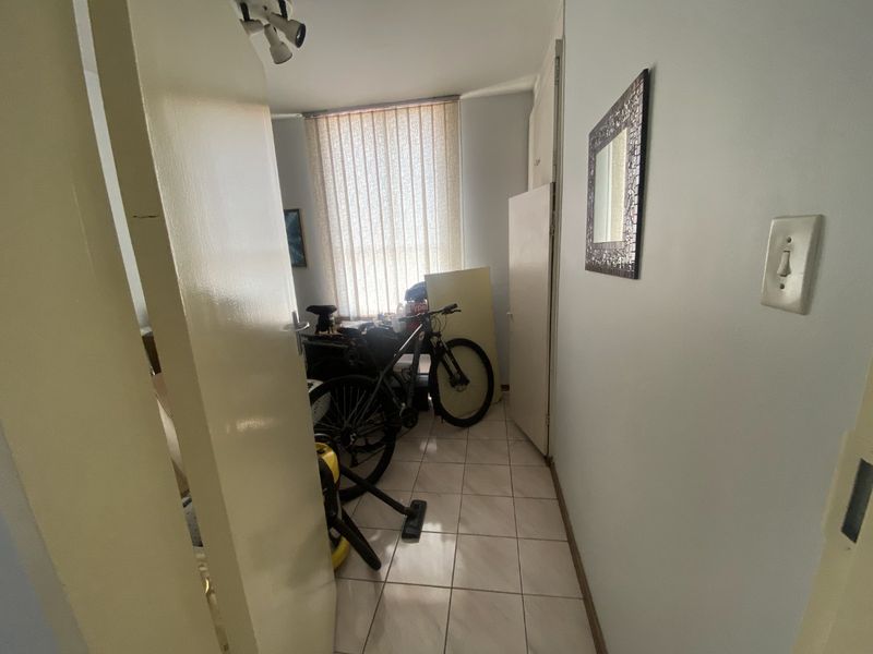 To let from 1 July 2026, spacious 3 bedroom 2 bathroom apartment in Lake Club Flats - Photo 8