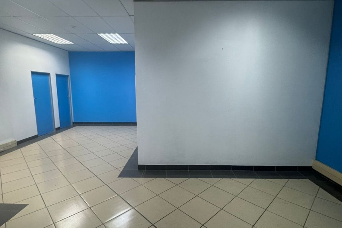 OFFICE SPACE AVAILABLE IN LIFESTYLE CENTRE - Photo 4