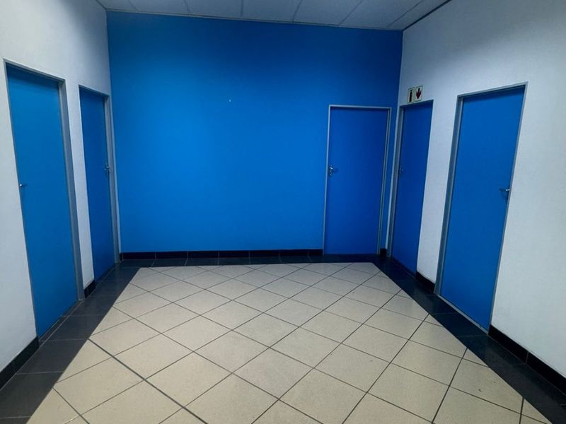 OFFICE SPACE AVAILABLE IN LIFESTYLE CENTRE - Photo 9