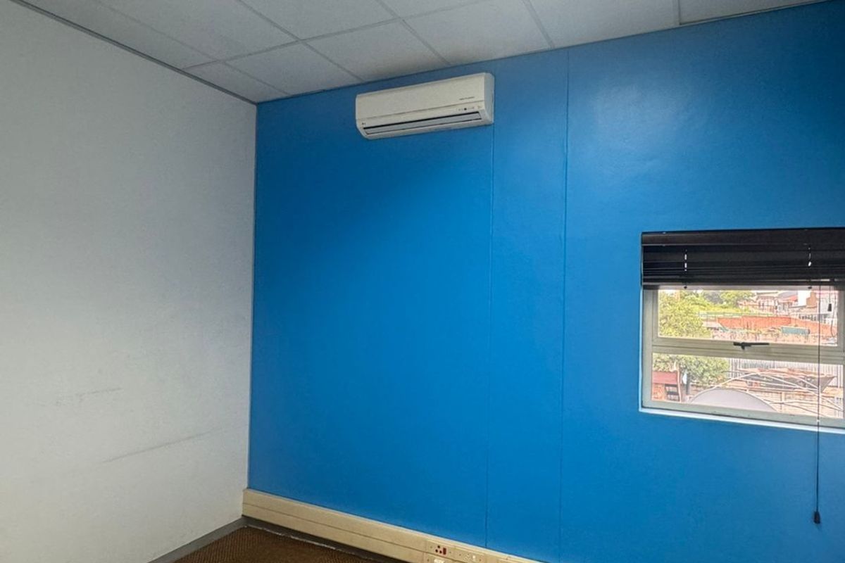 OFFICE SPACE AVAILABLE IN LIFESTYLE CENTRE - Photo 3
